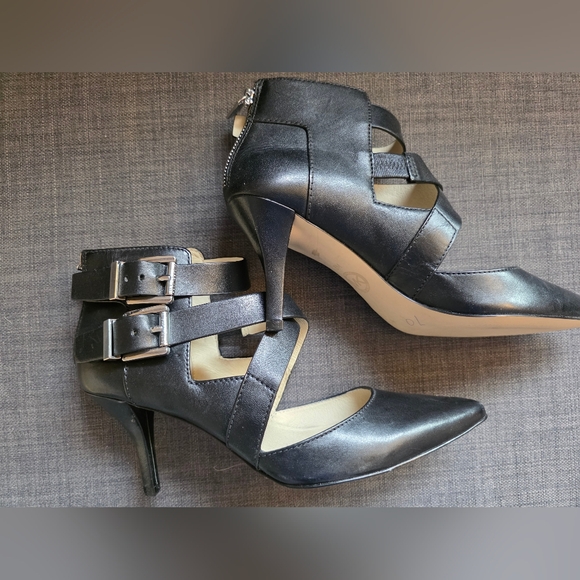 Michael Kors Black Pointed Heals. Size 8 - Picture 10 of 12